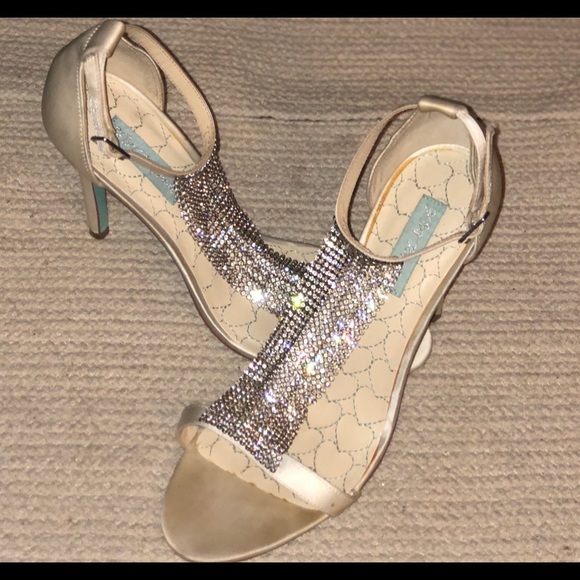 Betsey Johnson Ivory Heels 👠 9.5 - Picture 3 of 3